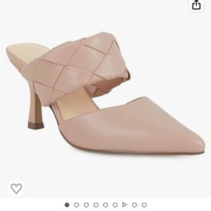 Juanyan 91/2 Women’s Low Heel (Nude)